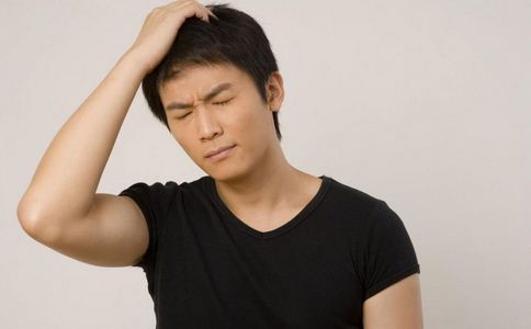青春期男孩乳房增大的原因 學會讓胸平下去吧