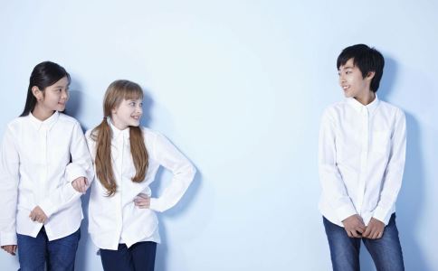 孩子喜歡掀小女孩的裙子 怎么處理比較好