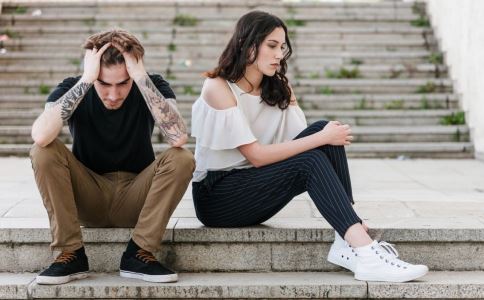 女友生氣怎么哄 正確哄女生的方法