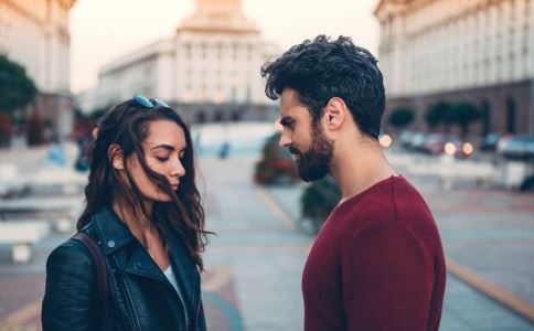 女友生氣怎么哄 正確哄女生的方法