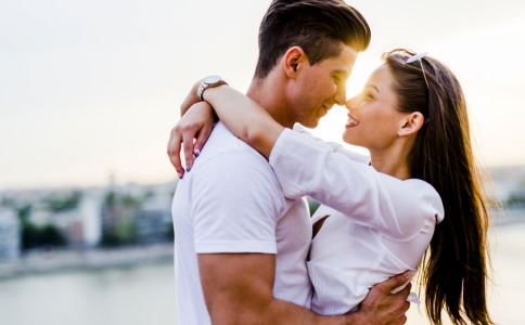 女人如果對你有興趣會有下面這些特征
