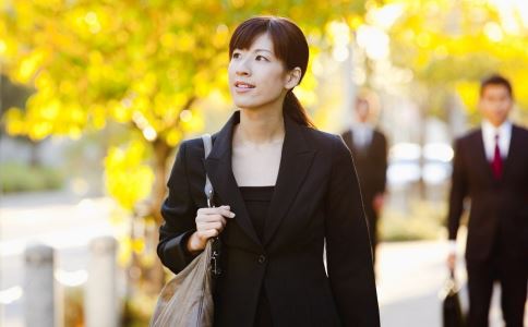 精明的女人不吃香 如何做一個(gè)聰明的傻女人