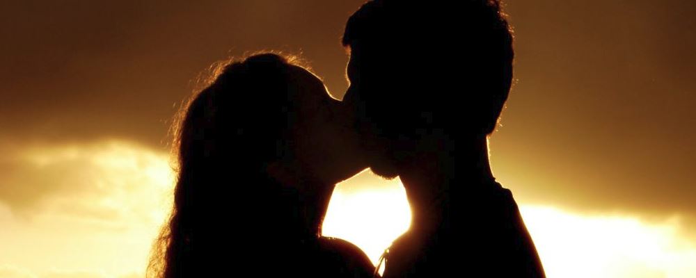 男女感情：哪些表現(xiàn)說(shuō)明男性不是真心愛(ài)你