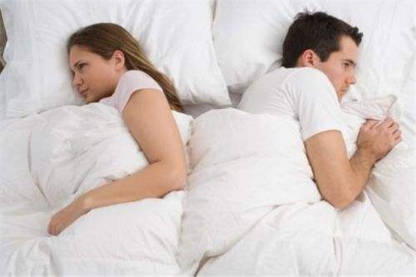 夫妻多久一次性生活比較好 性生活不和諧是否影響婚姻