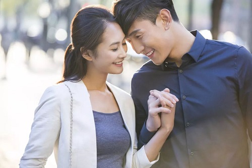 性生生活大片又黃又爽 女人常用的性暗示都有哪些
