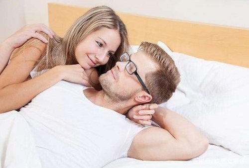 女人高潮時(shí)里面癢癢的 高潮的常見表現(xiàn)是什么