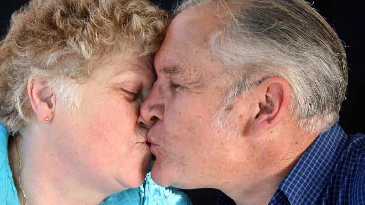 60歲的女人沒水怎么辦 60歲的女人沒水怎么解決