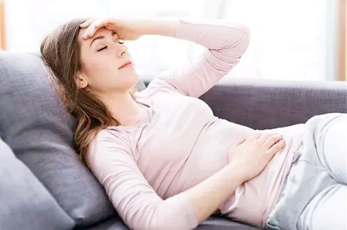 早孕試紙最早幾天可以測出來懷孕 如何區(qū)別例假推遲和懷孕
