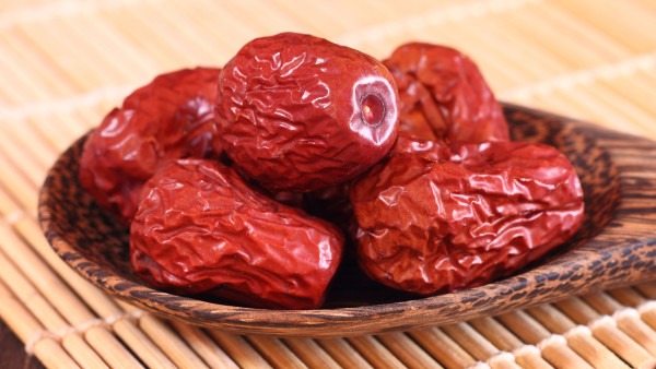 你的體質(zhì)適合吃紅棗嗎 女人吃紅棗養(yǎng)生的正確方法是什么