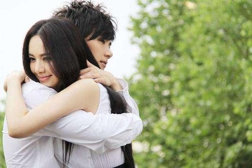 男生抱抱時會頂是為什么 本文盤點男友抱抱時會頂的原因