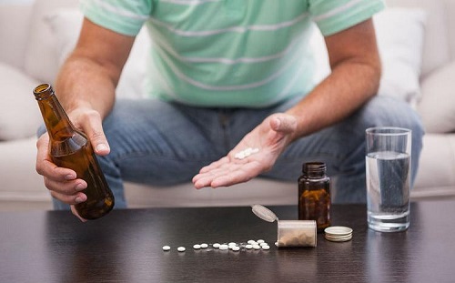 為什么服用布洛芬前后千萬不要喝酒 吃布洛芬對身體傷害大嗎?