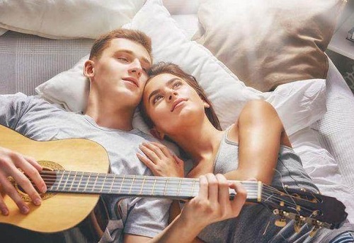 女生背入式技巧是什么 性愛背入式需要注意什么