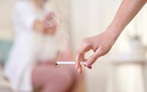 孕婦吸二手煙的危害是什么 二手煙對胎兒有什么影響