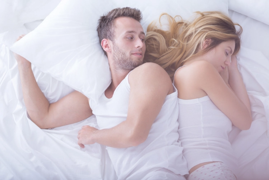 如何說服老婆接受多人運動 兩個人一前一后進行攻擊的感受