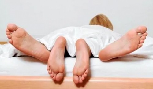 女人怎么學會愛撫陰莖技巧 女性怎么給男人口愛
