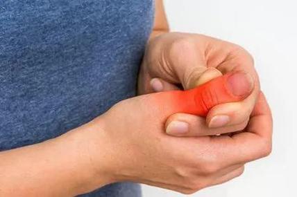 手指關節疼痛腫脹的原因是什么 手指關節疼痛腫脹怎么辦