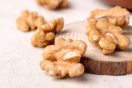 核桃仁的功效是什么 核桃仁的食用禁忌有哪些