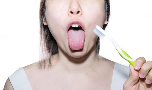 舌苔發白是啥原因 舌苔發白的調理方法有哪些