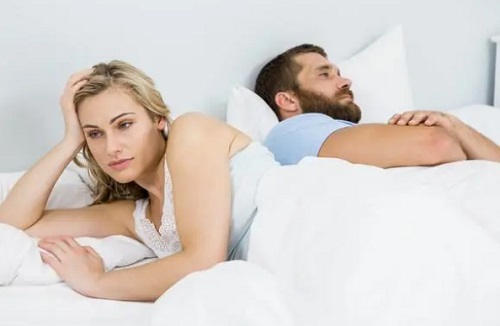 抱著女生是不是純睡覺 男生抱著女生純睡覺什么意思
