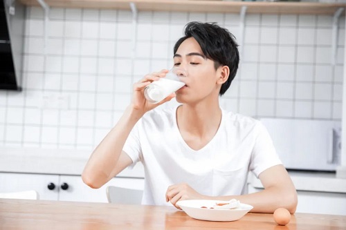 男人為什么喜歡吃奶 老公同房時能不能吃奶