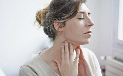 嗓子疼吃什么消炎藥 上火和受涼嗓子疼區(qū)別是什么