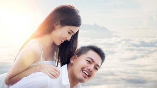 為什么男人喜歡摸奶 女性的胸部為何如此吸引人