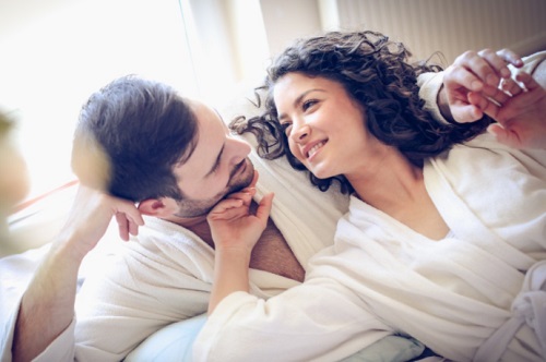 美女接吻應(yīng)該怎么做 夫妻接吻的技巧是什么