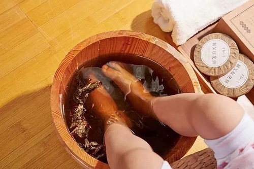 女人每天泡腳的好處是什么 長期泡腳會耗氣血嗎