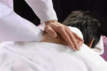 按摩哪個部位可以提高性功能 按摩陰囊的正確方法是什么