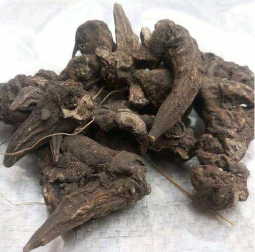 草烏燉豬腳怎么做 草烏燉豬腳三大步驟