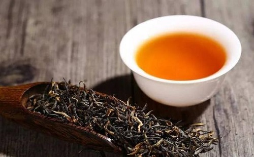 紅茶的功效與作用是什么 濕氣重的人喝紅茶還是綠茶